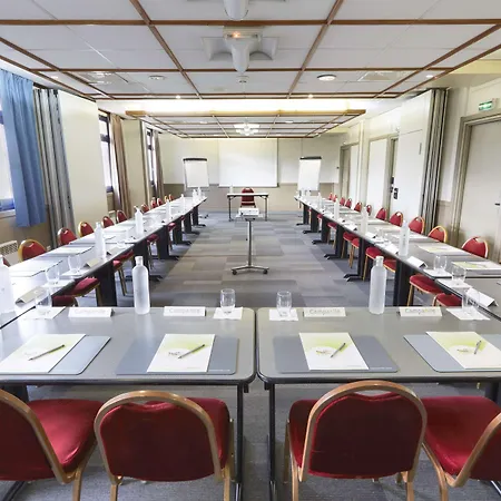 Hotel Campanile Blanc-mesnil 3*
