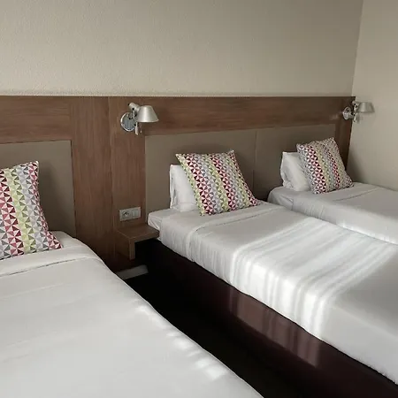 Hotel Campanile Blanc-mesnil 3*