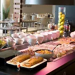 Campanile Prime - Mesnil فندق لو بلو ميسنيل