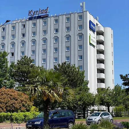 Campanile Blanc-mesnil 3*