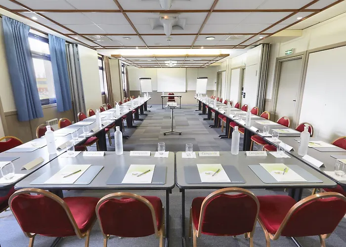 ホテル Campanile Prime - Mesnil ル・ブラン・メニル